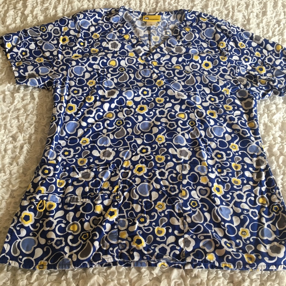 Women’s Wonder Wink Scrub Top Blue Floral Small